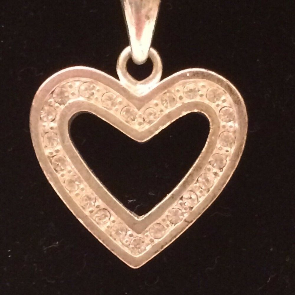 Heart Shape Pendant Necklace Silvertone A2.6